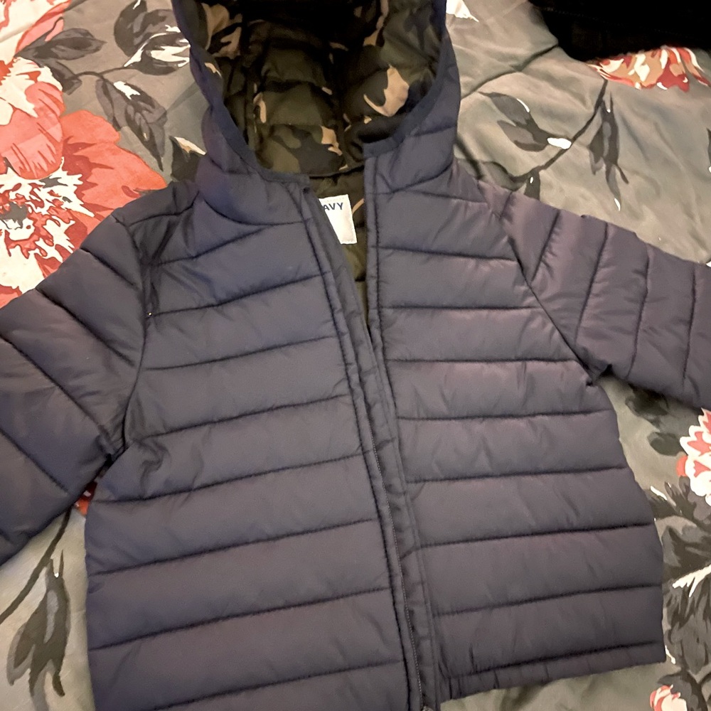 Boys Old Navy lightweight coat - Size 5T